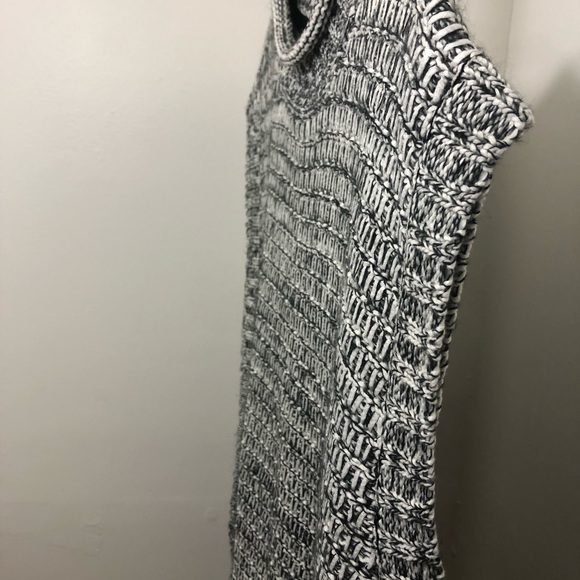 ROOTS CANADA Grey Wool Sleeveless Crewneck Sweater - Picture 3 of 7